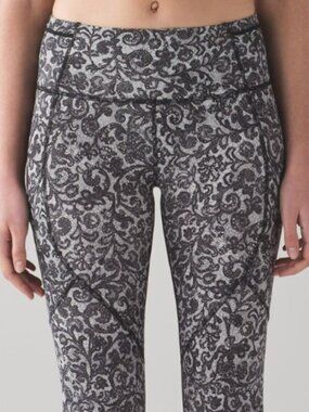 Lululemon Outrun 17" Crop Leggings